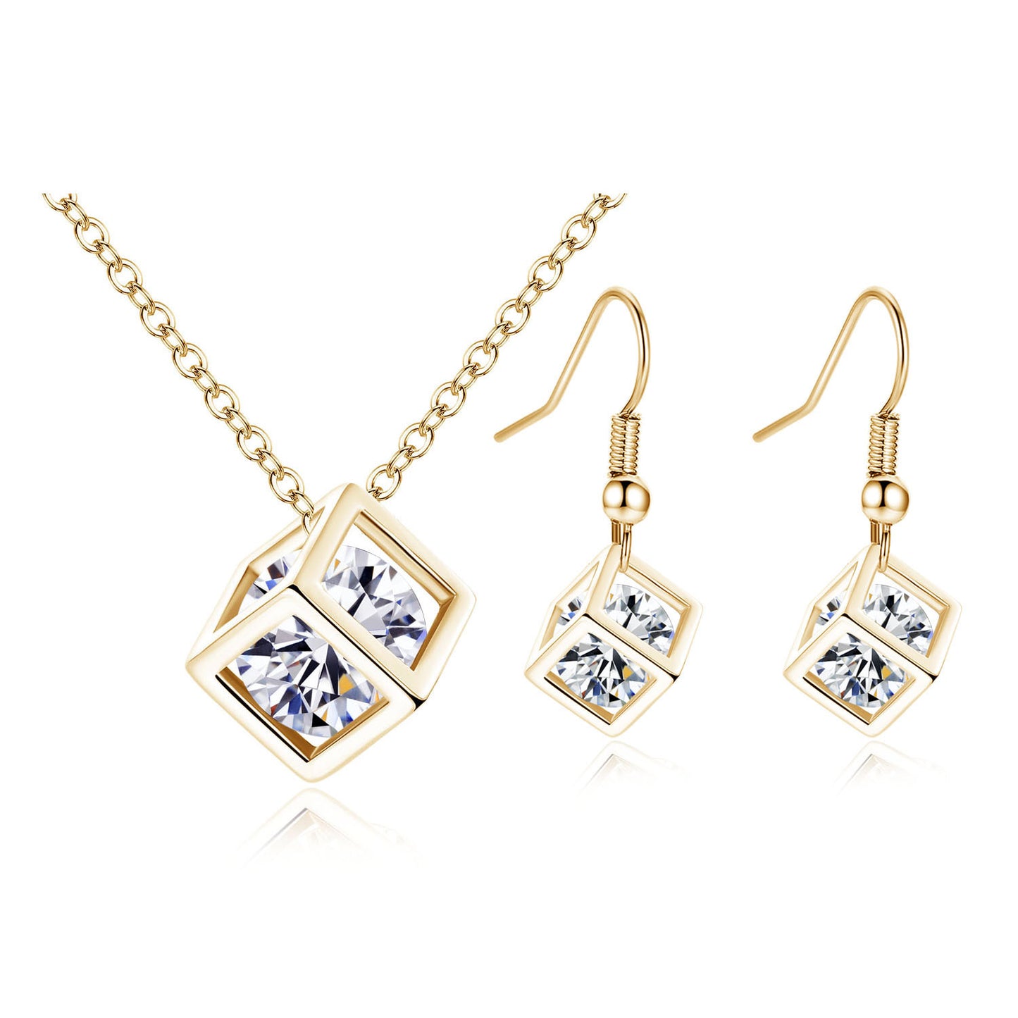 Ensemble collier et boucles d'oreilles en forme de cube sertis de zircons cubiques.